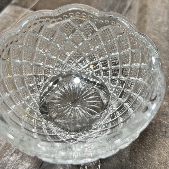Vintage Clear Glass Pedestal Dish Lot of Detail - Picture 6 of 6